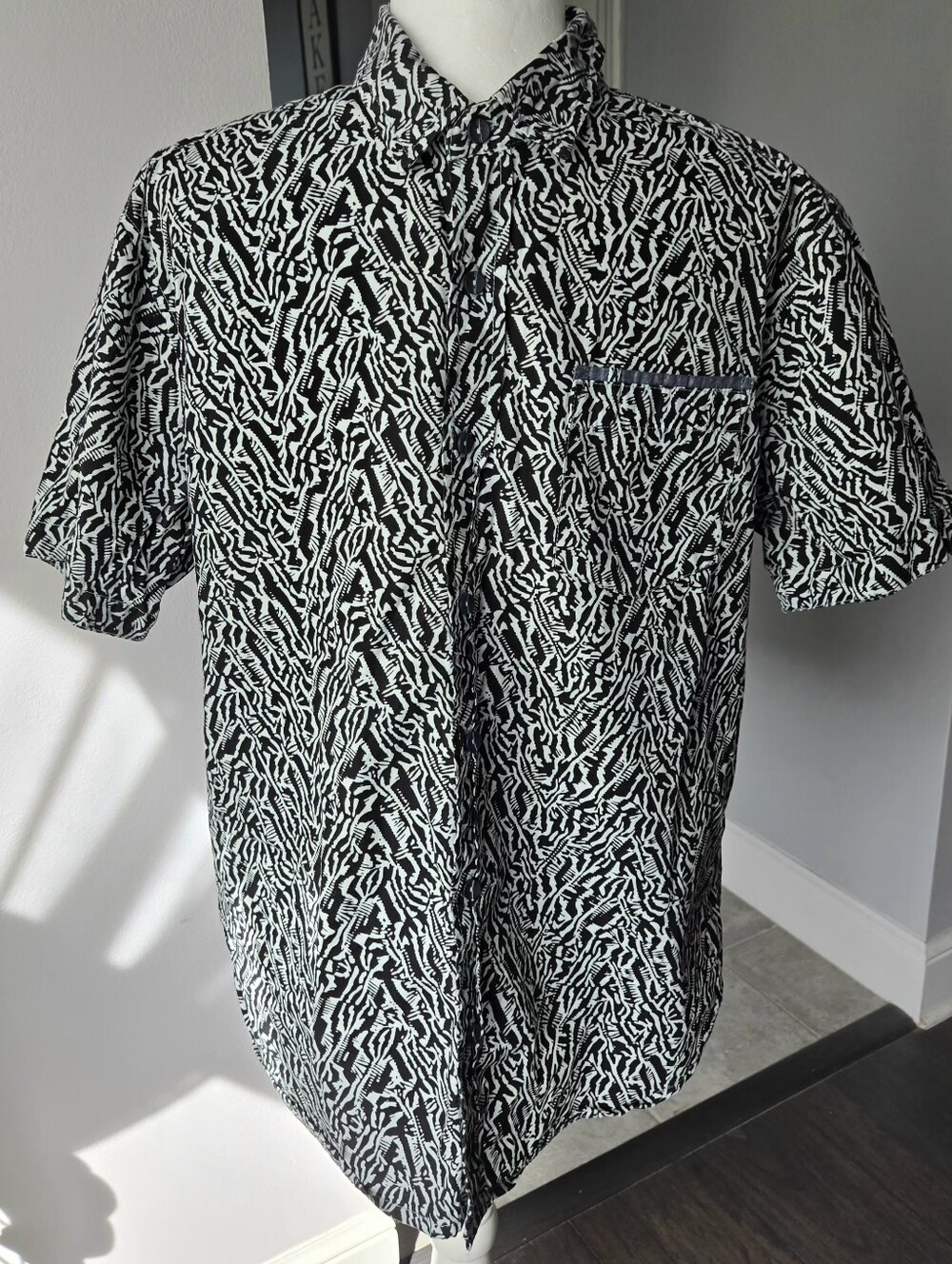 Sunrise Kingdom Vintage Design Short Sleeve Button Down Shirt Abstract Size M